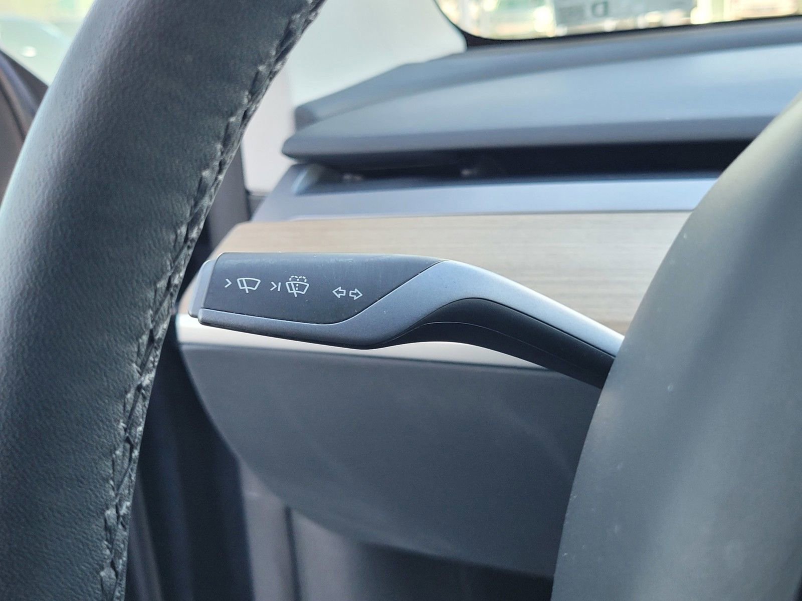 Used 2022 Tesla Model Y Long Range image 24
