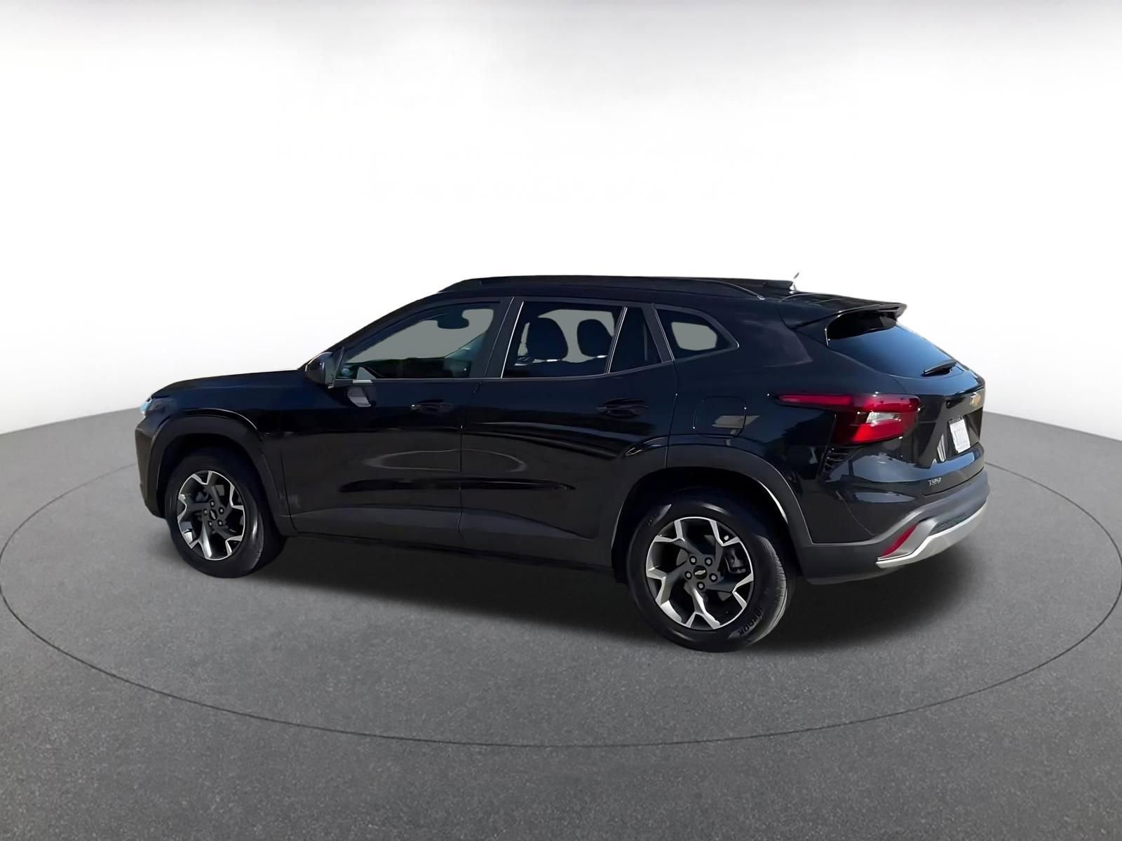 Used 2025 Chevrolet Trax LT image 10