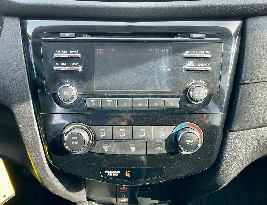 Used 2017 Nissan Rogue S image 32