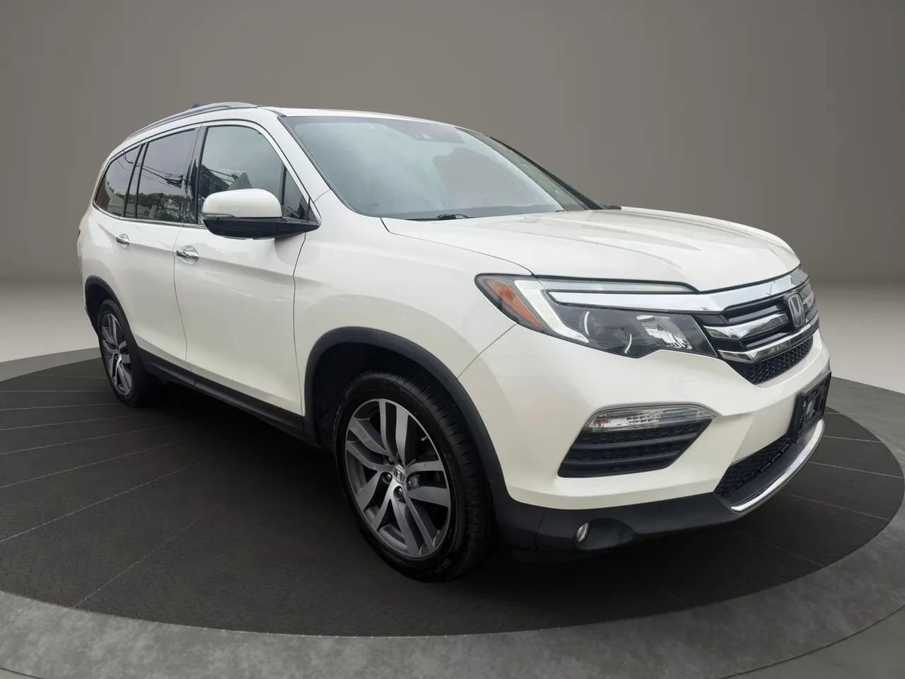 Used 2017 Honda Pilot Elite image 3