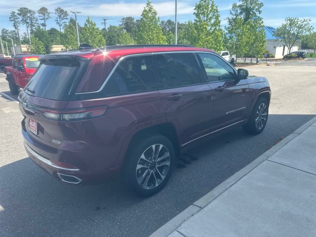 New 2024 Jeep Grand Cherokee Overland w/ Advanced Protech Group III AWD/4WD image 19