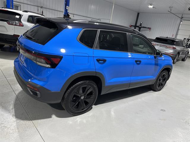 Certified 2025 Volkswagen Taos SE image 7