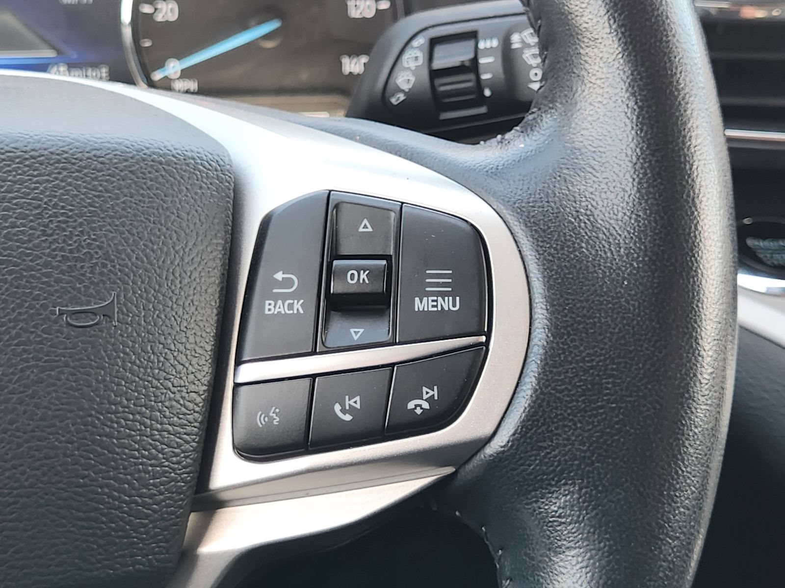 Used 2022 Ford Explorer XLT w/ Equipment Group 202A AWD/4WD image 32