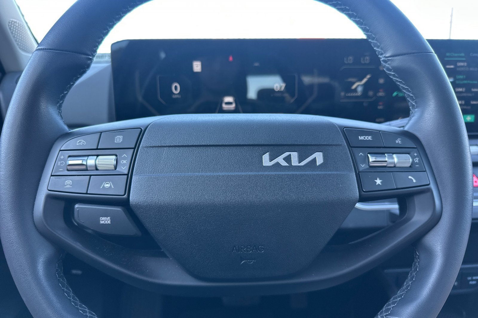 Used 2025 Kia K4 EX FWD image 32