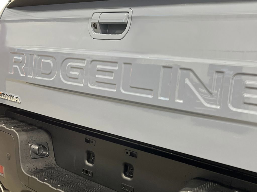 New 2026 Honda Ridgeline Black Edition image 9