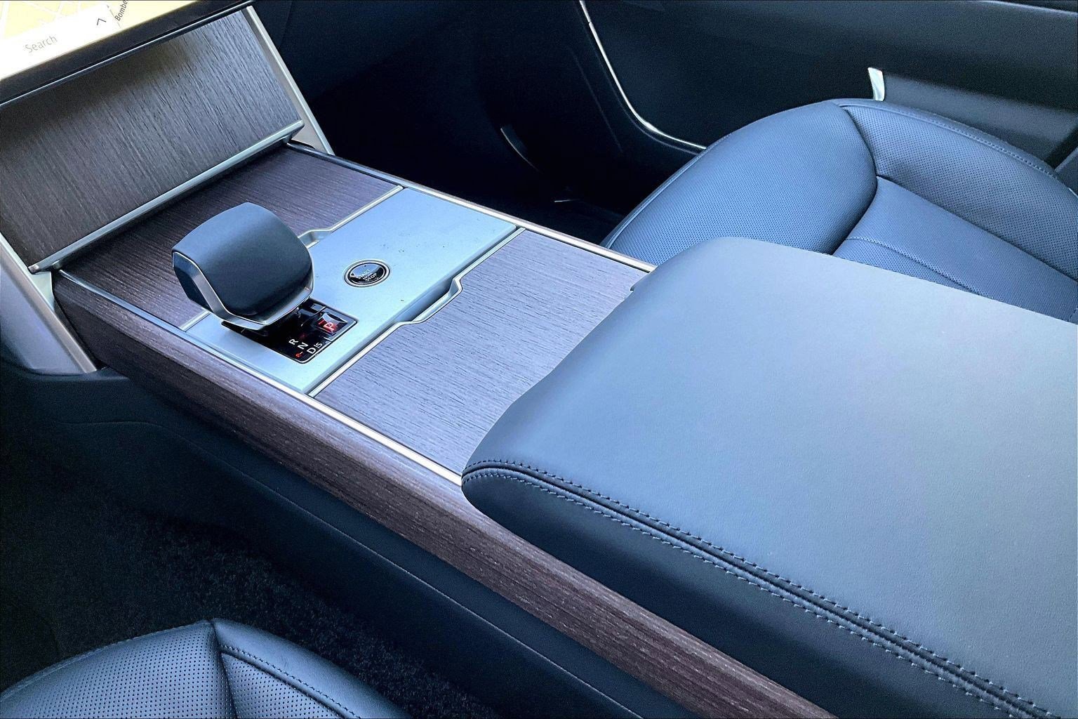 New 2026 Land Rover Range Rover Long Wheelbase SE image 11