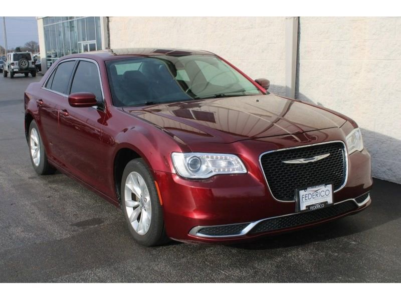 Used 2016 Chrysler 300 Limited image 2