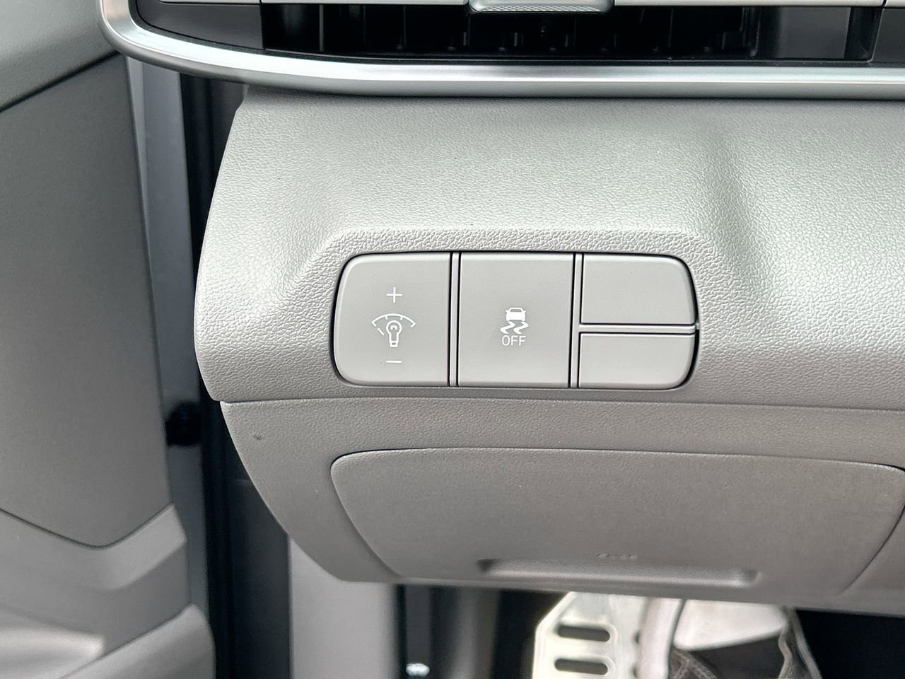 New 2026 Hyundai Elantra Sport FWD image 30