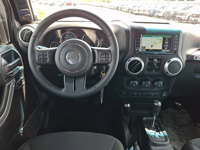 Used 2017 Jeep Wrangler Unlimited Sahara w/ Dual Top Group AWD/4WD image 11