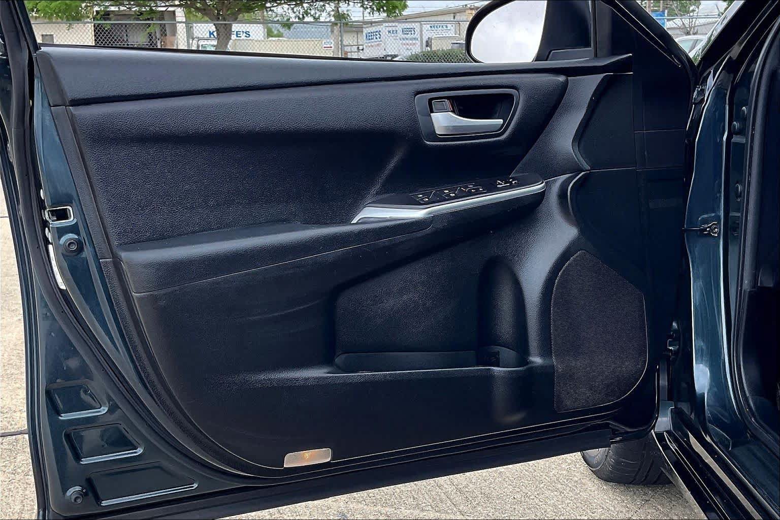 Used 2017 Toyota Camry LE FWD image 19