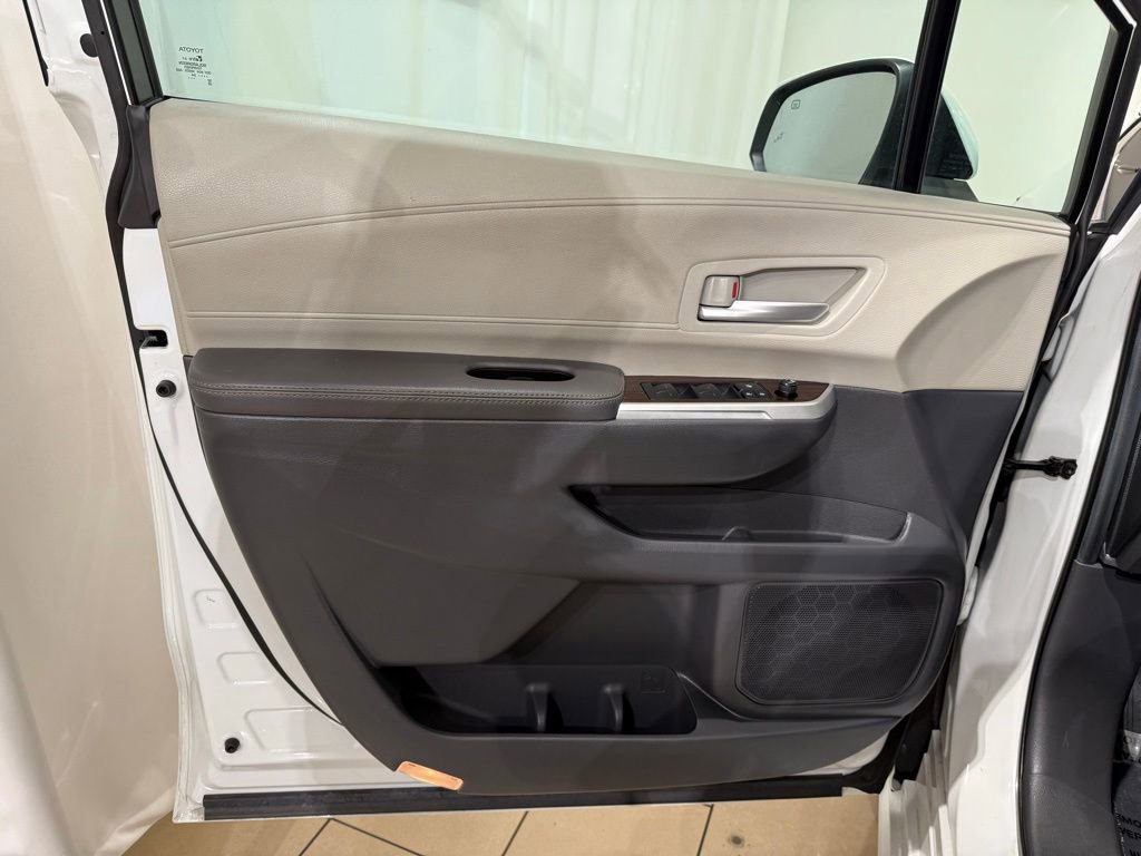 Certified 2024 Toyota Sienna XLE image 15