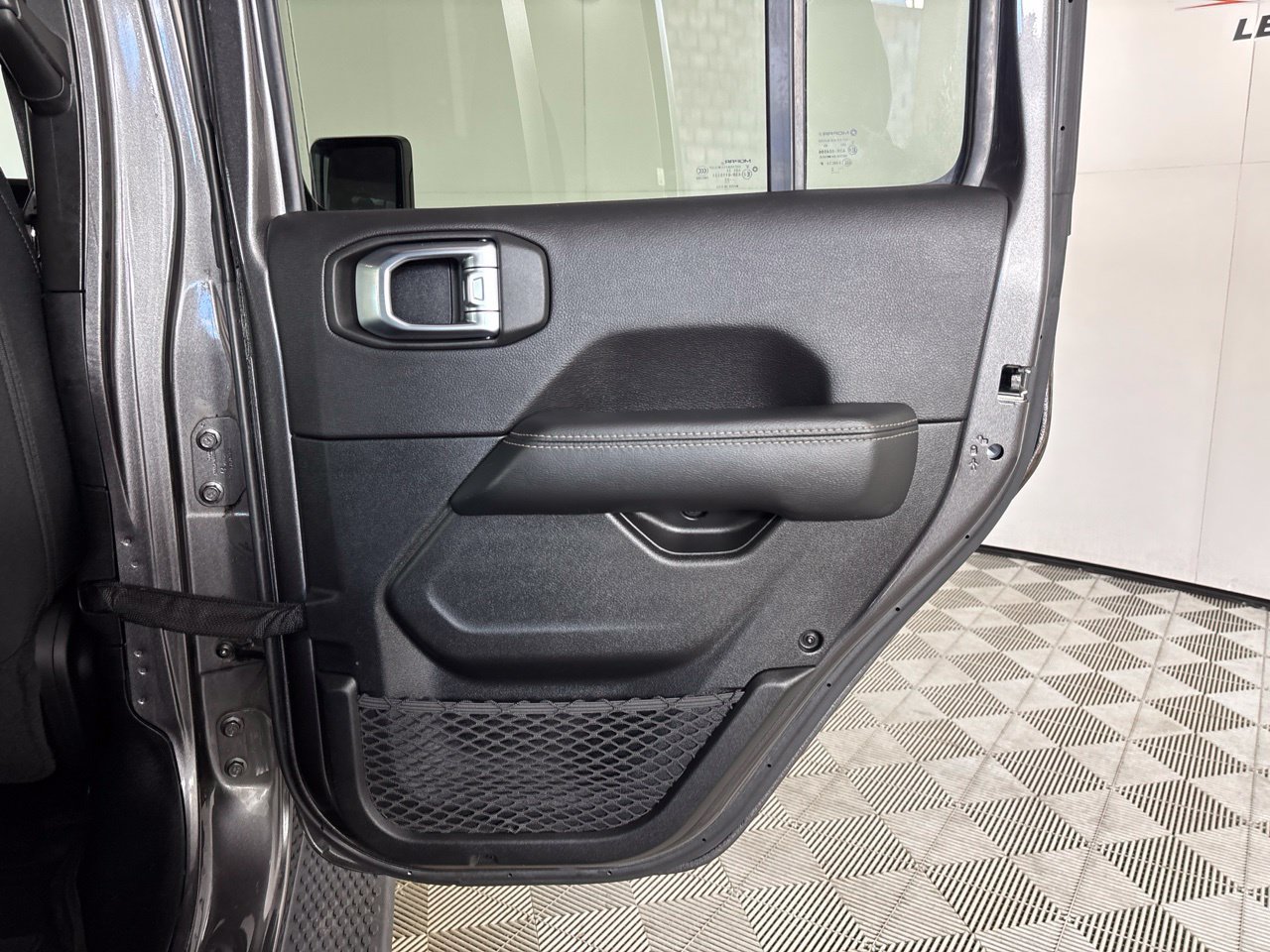 Used 2022 Jeep Wrangler Unlimited Sahara AWD/4WD image 23