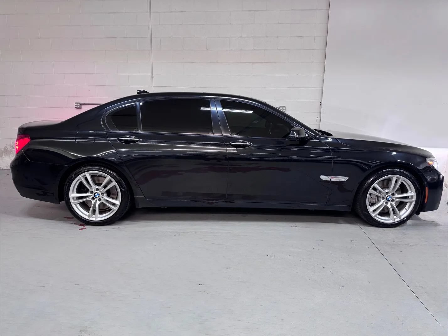 Used 2014 BMW 750Li RWD image 2