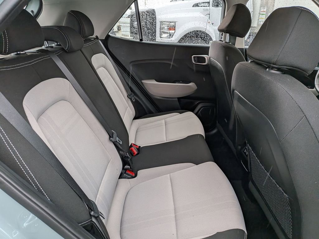 Used 2025 Hyundai Venue SEL image 30