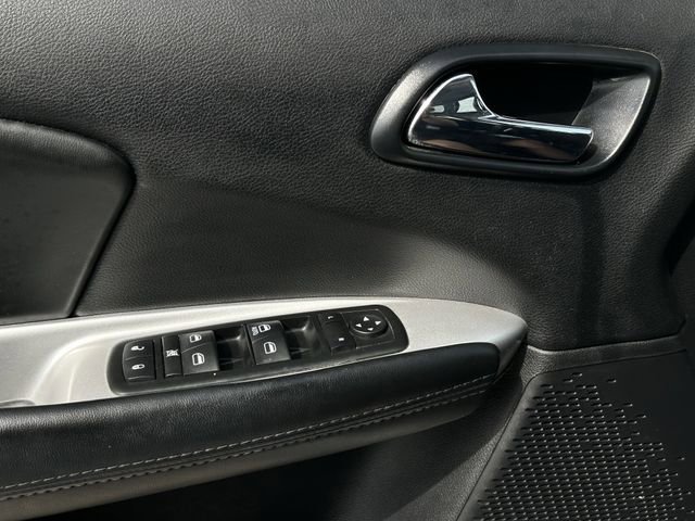 Used 2015 Dodge Journey SXT w/ Flexible Seating Group image 25