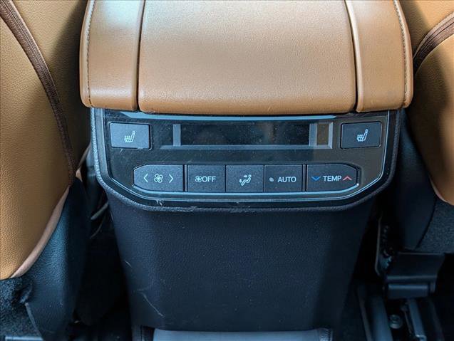 Used 2023 Toyota Highlander Platinum image 18