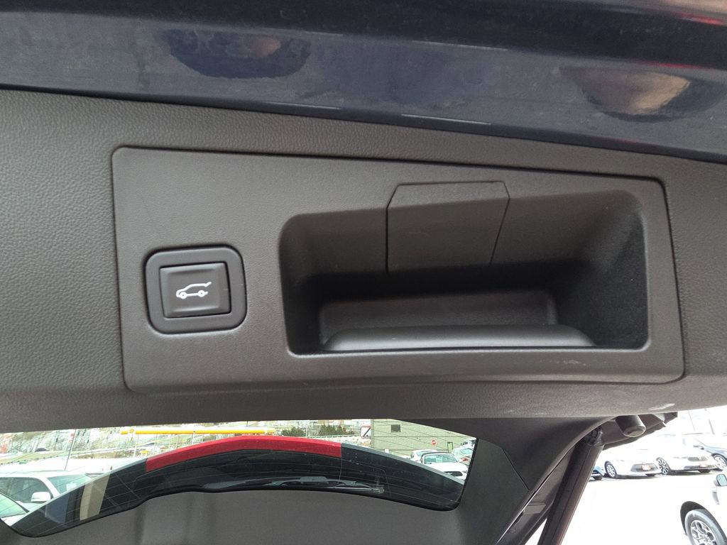 Used 2018 Cadillac XT5 Luxury w/ Driver Awareness Package image 34