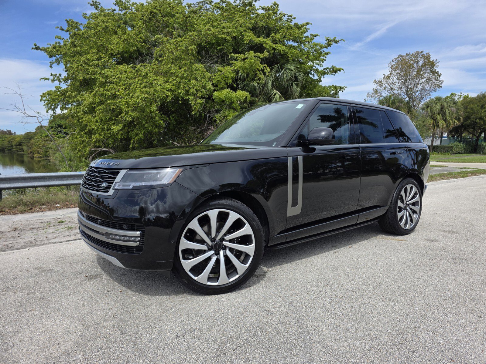 New 2026 Land Rover Range Rover SE