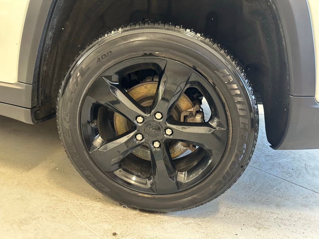 Used 2023 Jeep Grand Cherokee L Laredo image 10