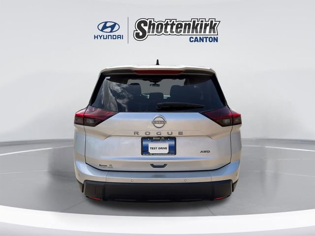 Used 2024 Nissan Rogue S image 6