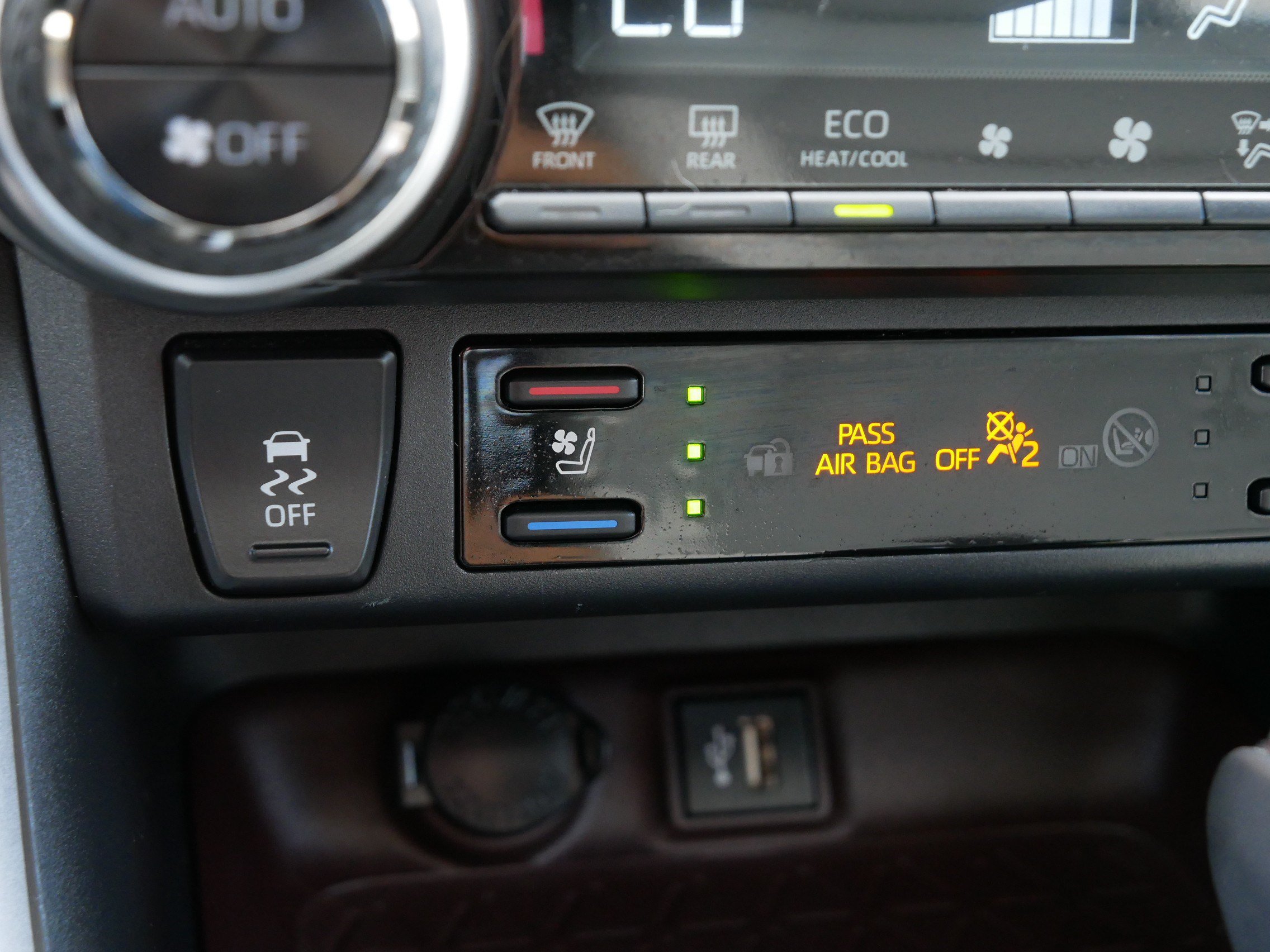 Used 2023 Toyota RAV4 Limited w/ Limited Grade Weather Package AWD/4WD image 28