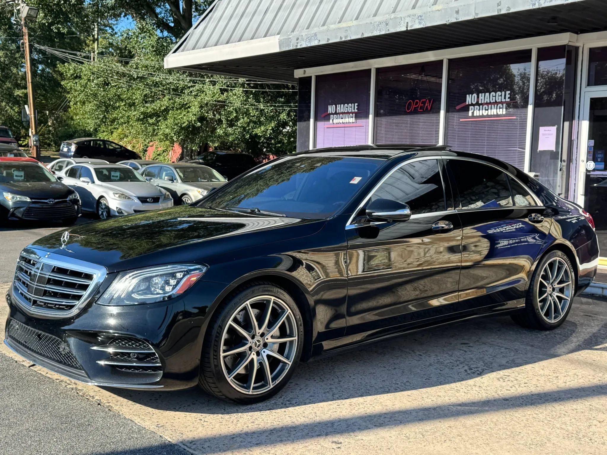 Used 2019 Mercedes-Benz S 560 Sedan image 3