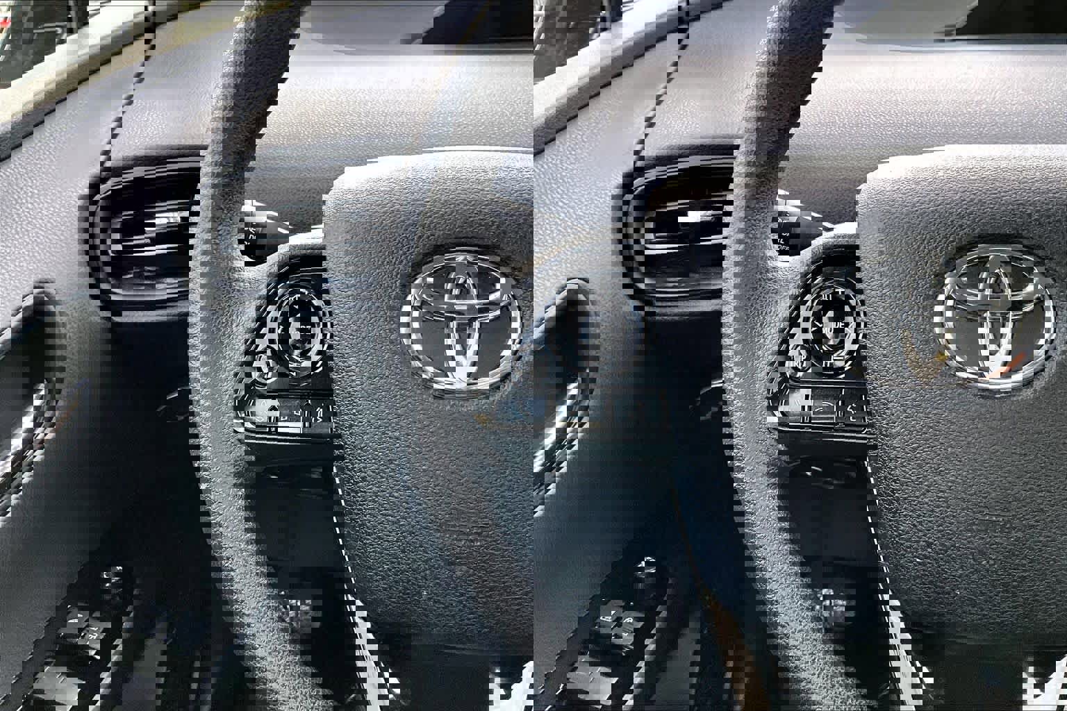 Used 2019 Toyota Prius LE image 22