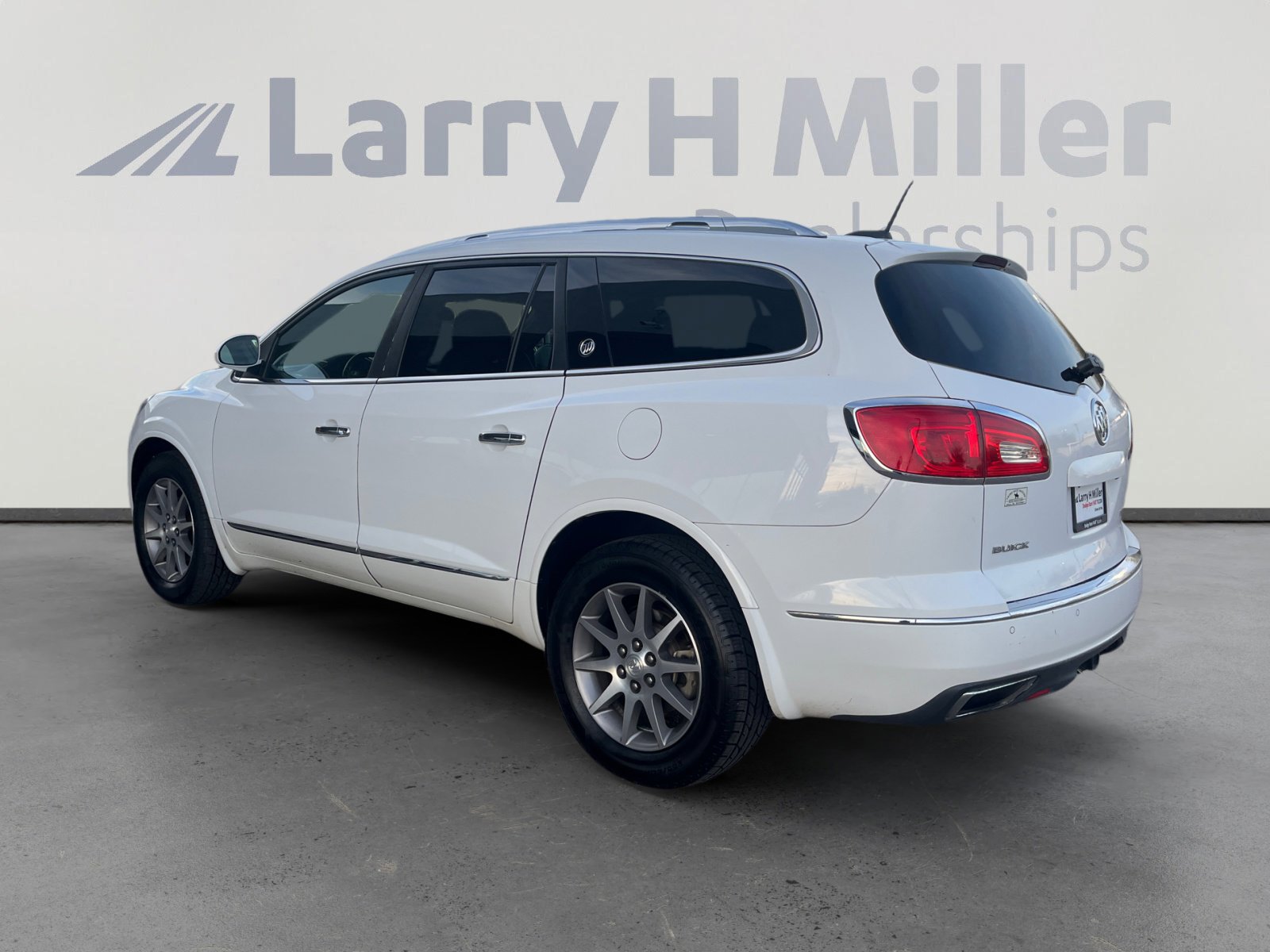 Used 2017 Buick Enclave Leather image 3