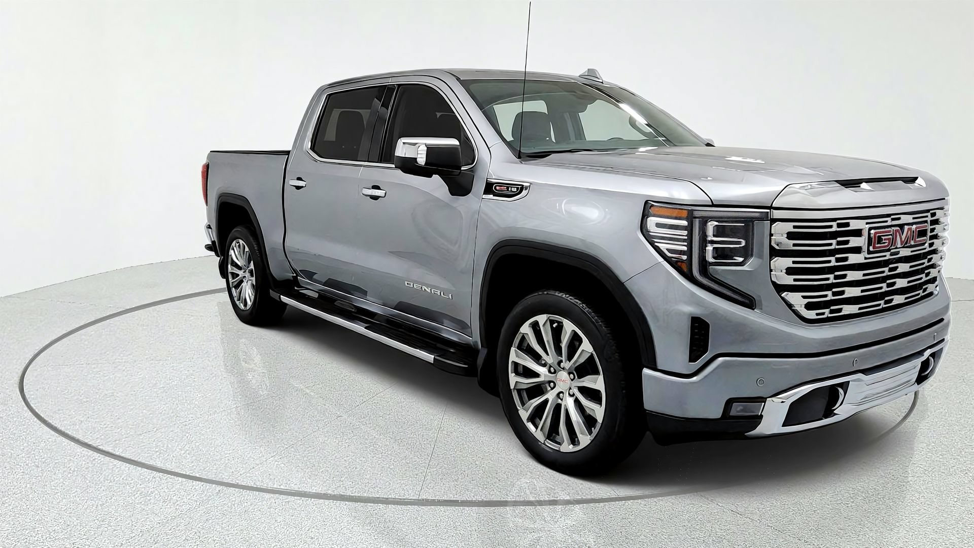 Used 2023 GMC Sierra 1500 Denali w/ Technology Package AWD/4WD image 7