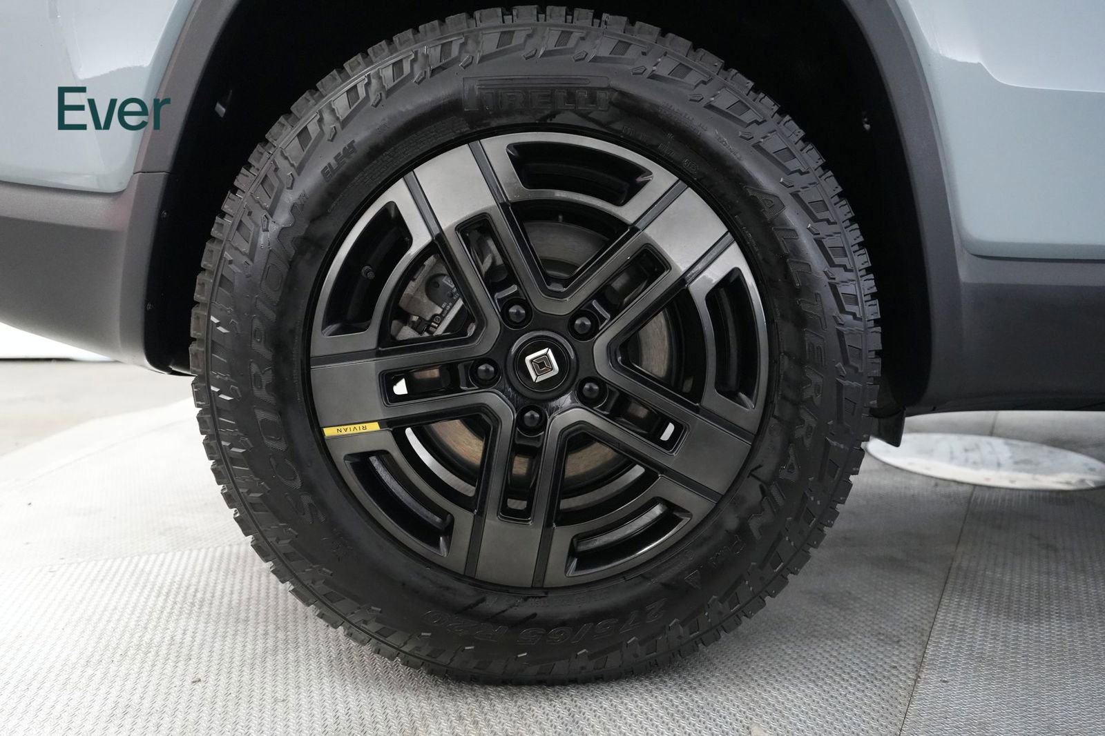 Used 2024 Rivian R1S Adventure image 22