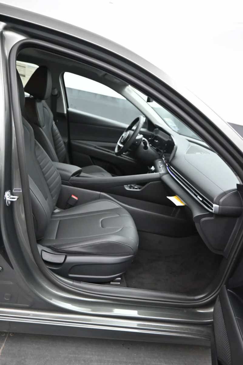 New 2026 Hyundai Elantra Limited FWD image 11