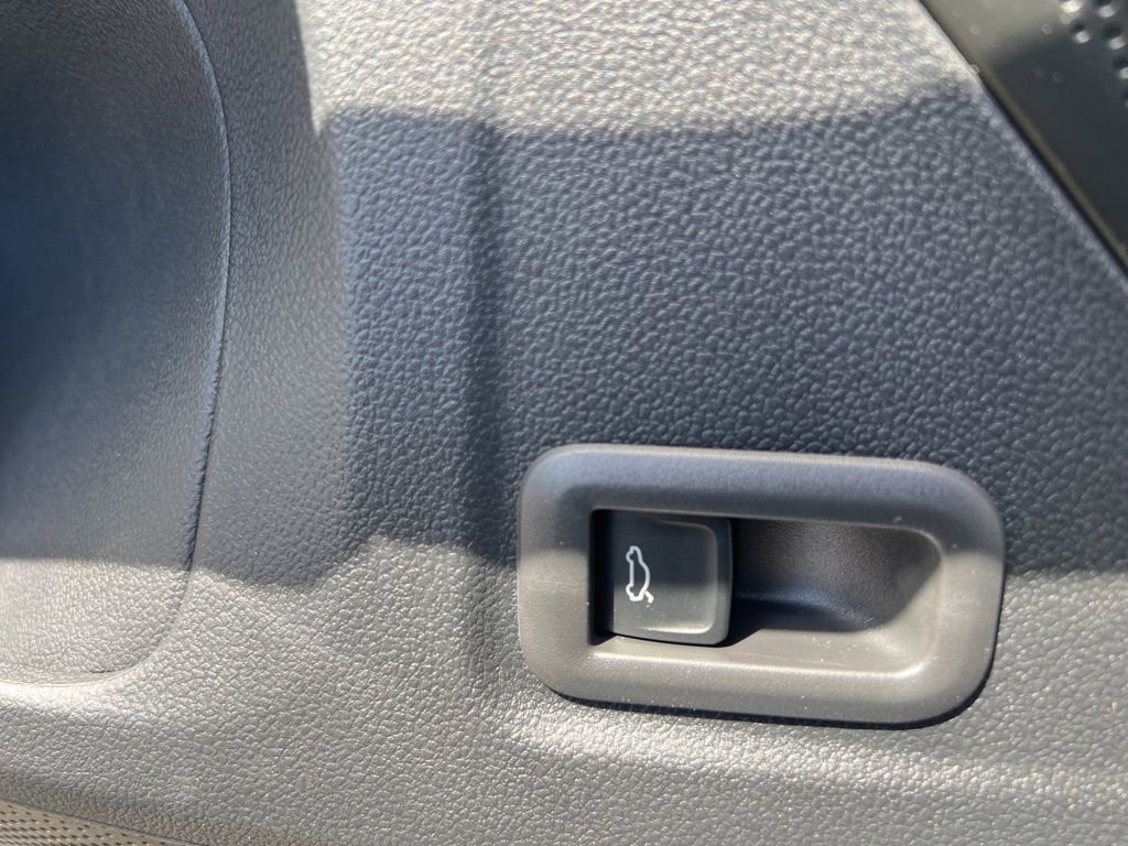 New 2025 Volkswagen Tiguan SE image 21