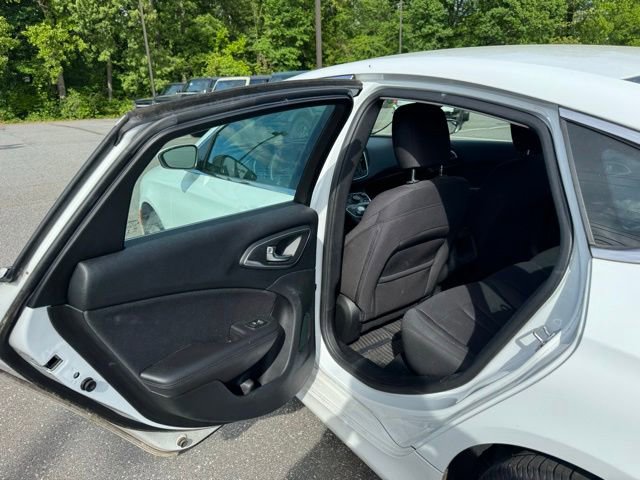 Used 2015 Chrysler 200 Limited FWD image 14