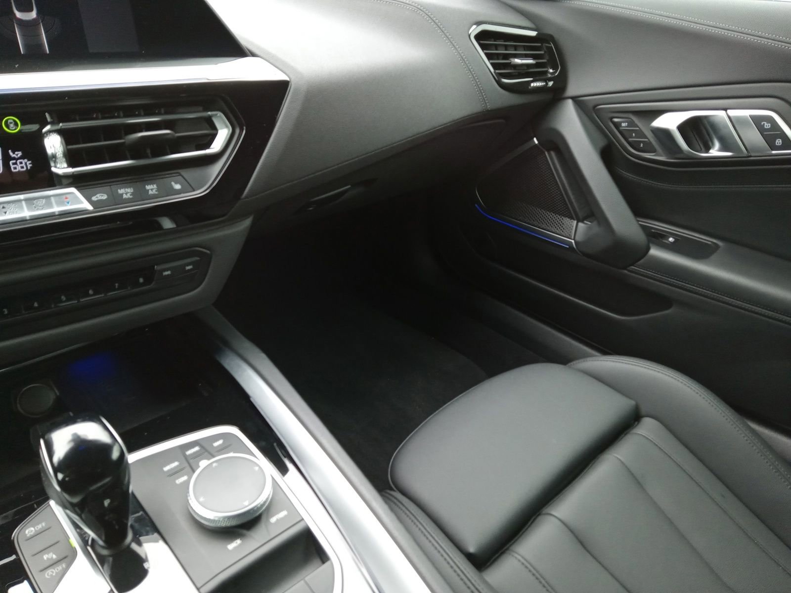 Used 2022 BMW Z4 M40i w/ Driving Assistance Package image 17