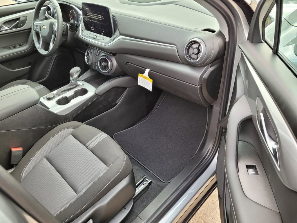 New 2026 Chevrolet Blazer LT image 6