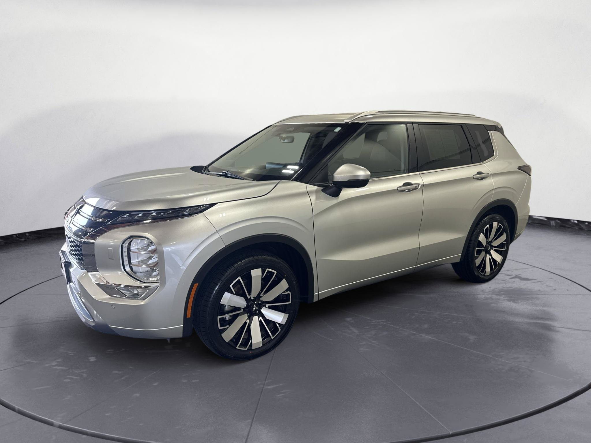 Used 2025 Mitsubishi Outlander SEL AWD/4WD image 3
