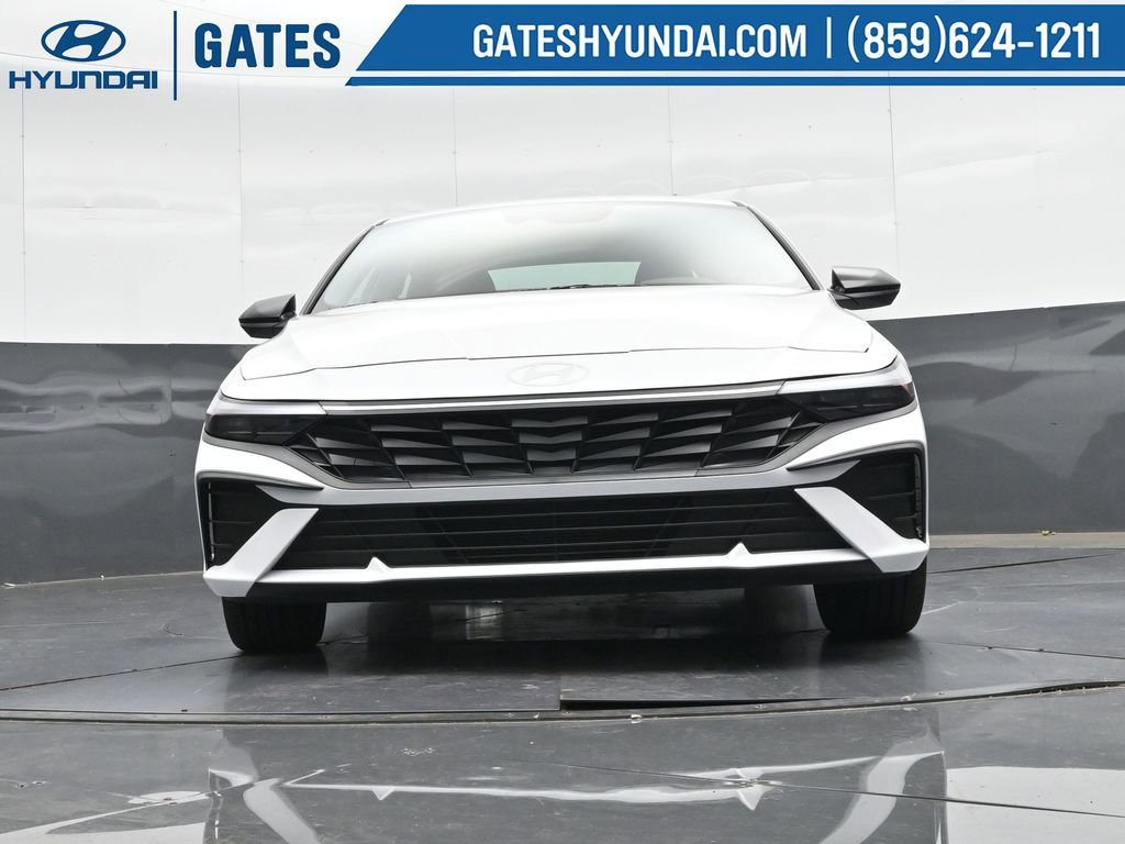 Used 2025 Hyundai Elantra Sport image 43