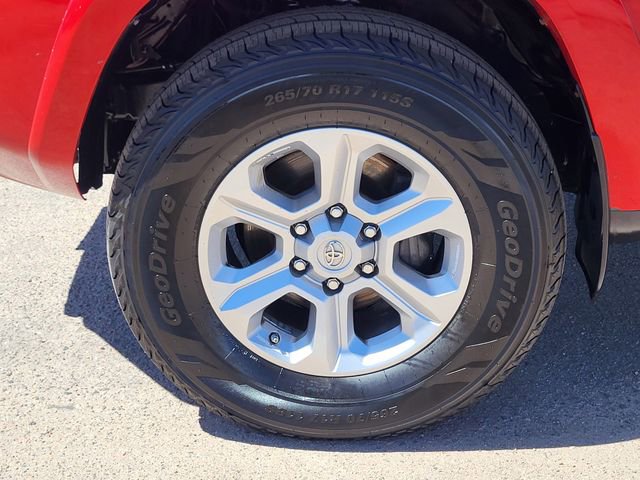 Used 2018 Toyota 4Runner SR5 AWD/4WD image 10