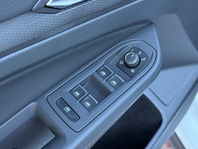 Certified 2024 Volkswagen GTI SE FWD image 10