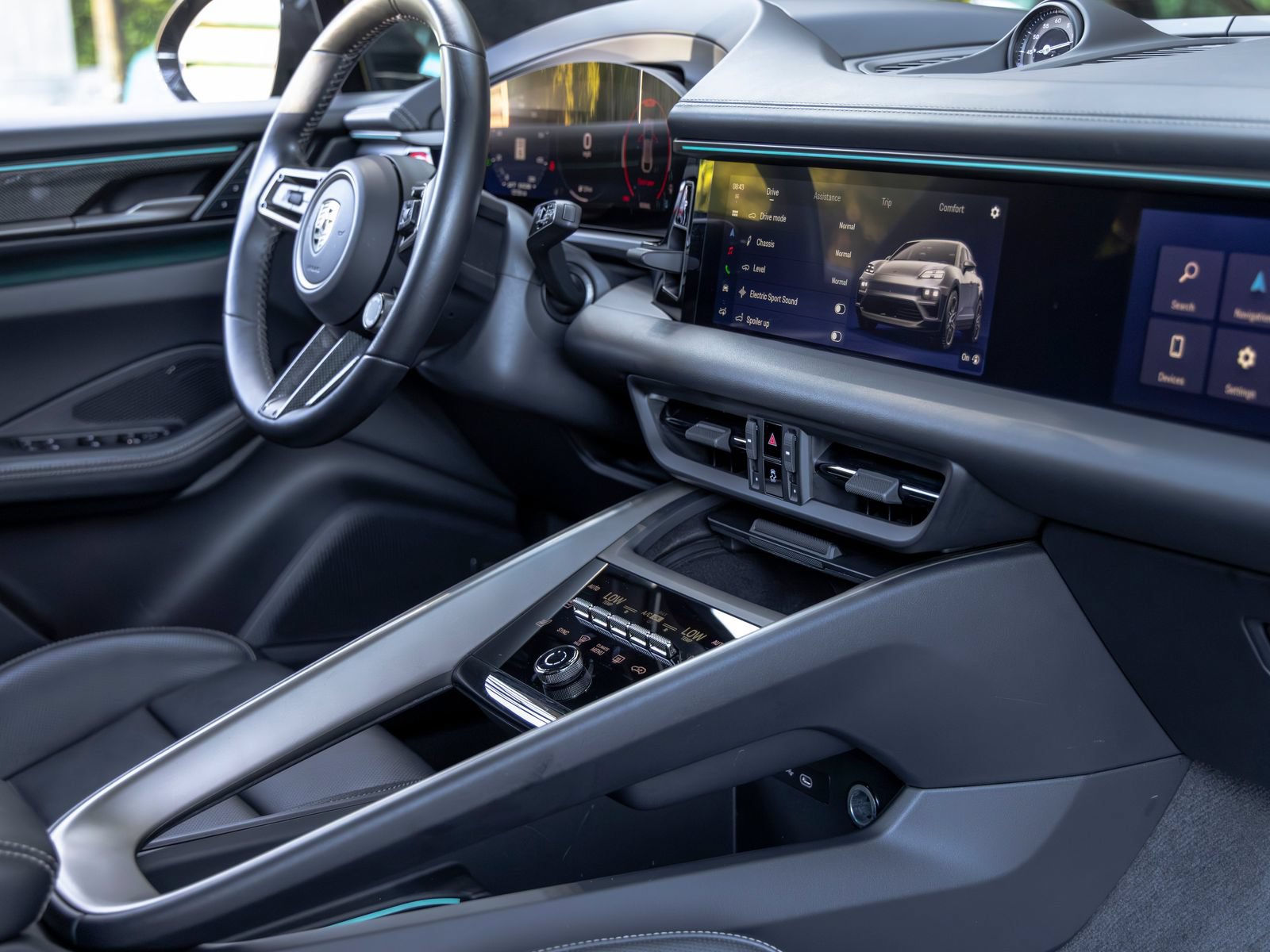 Certified 2024 Porsche Macan Turbo Electric AWD/4WD image 60