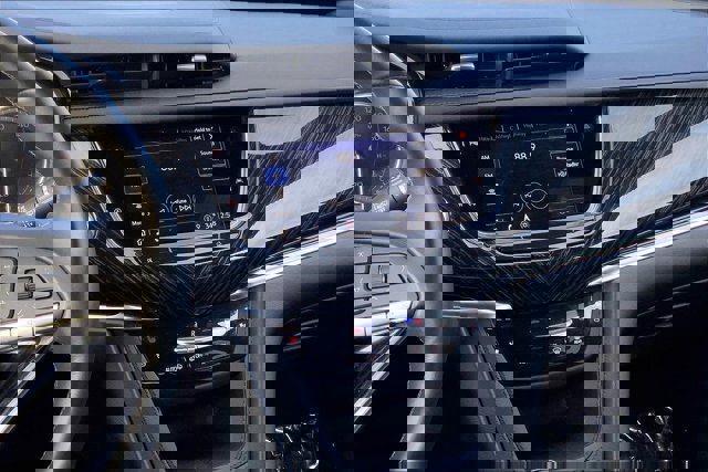 Used 2025 Cadillac XT6 Premium Luxury image 5