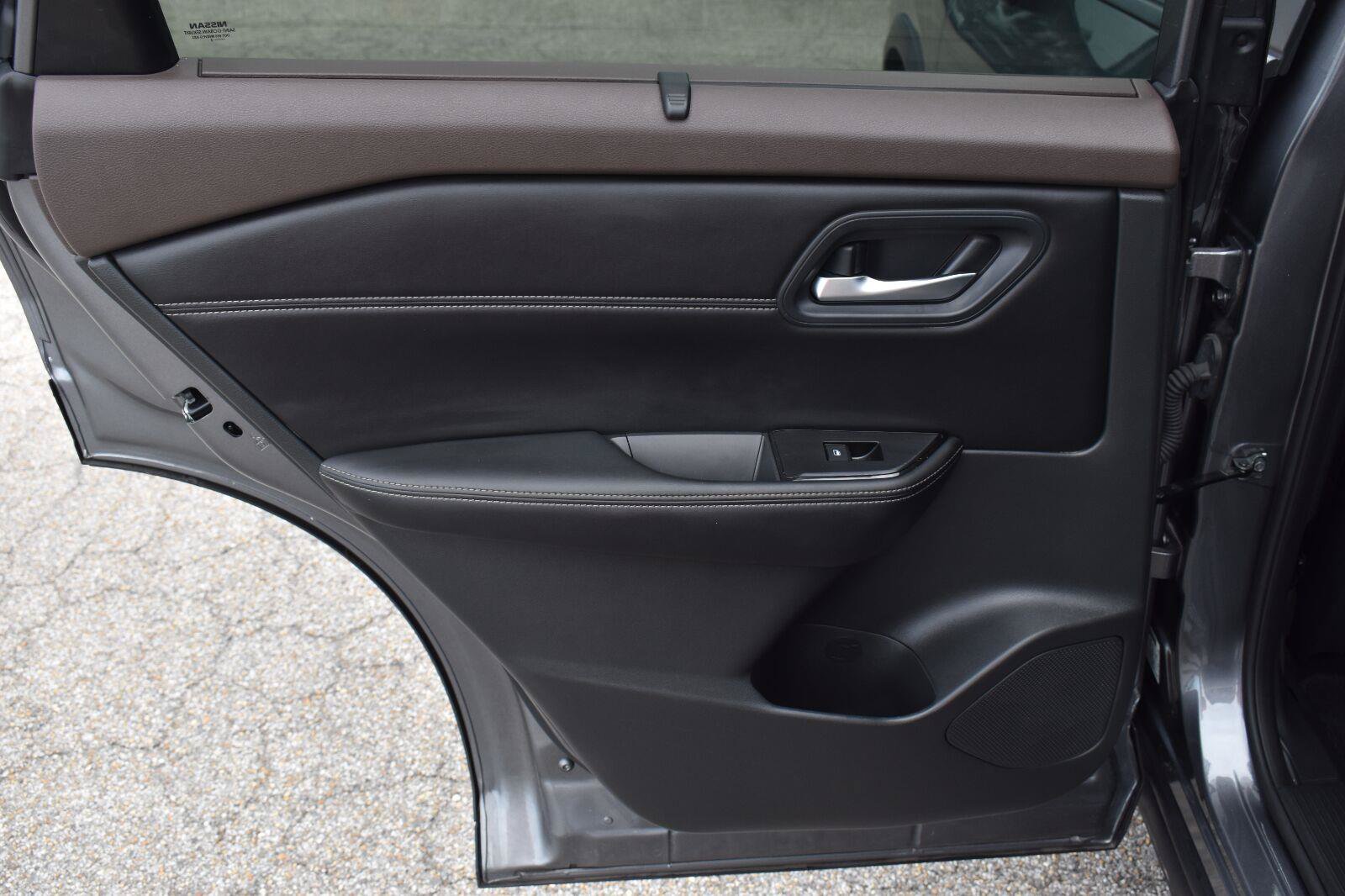 Used 2023 Nissan Rogue SV w/ SV Premium B Package FWD image 41