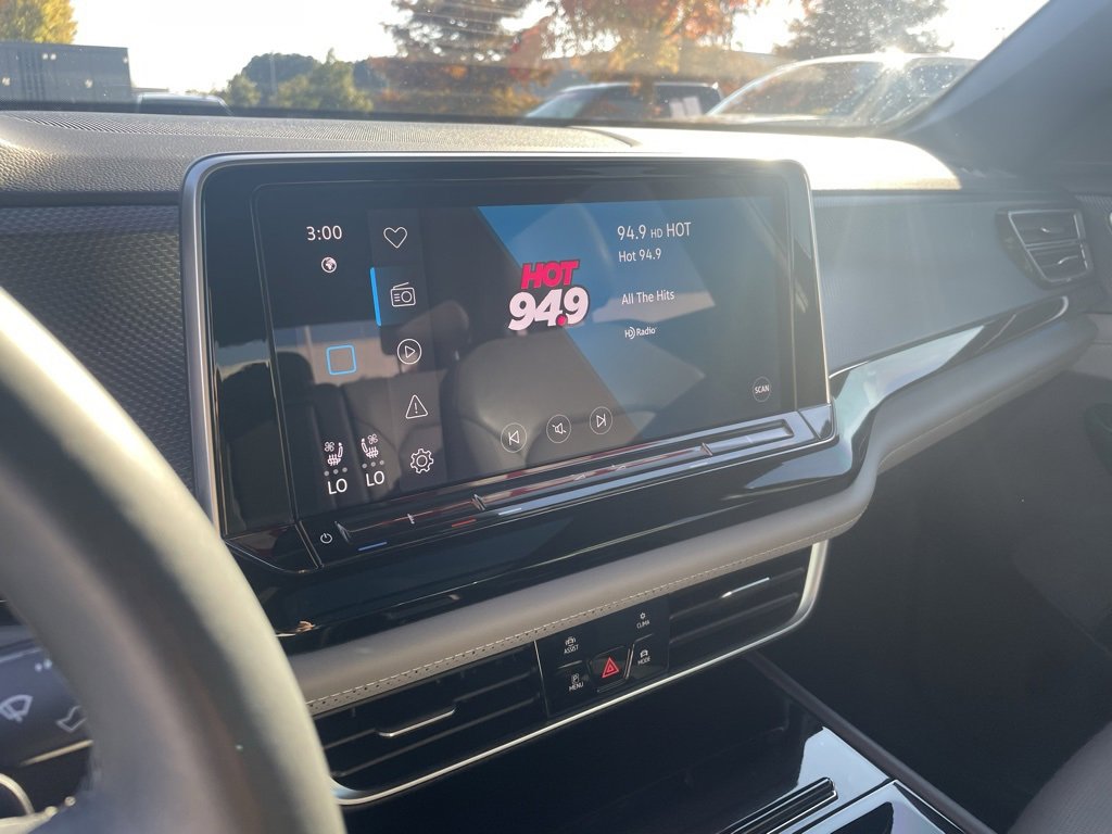 Used 2024 Volkswagen Atlas Cross Sport SEL R-Line image 14