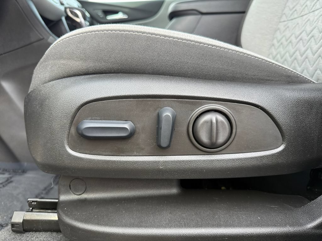 Used 2023 Chevrolet Equinox LS w/ LS Convenience Package FWD image 10