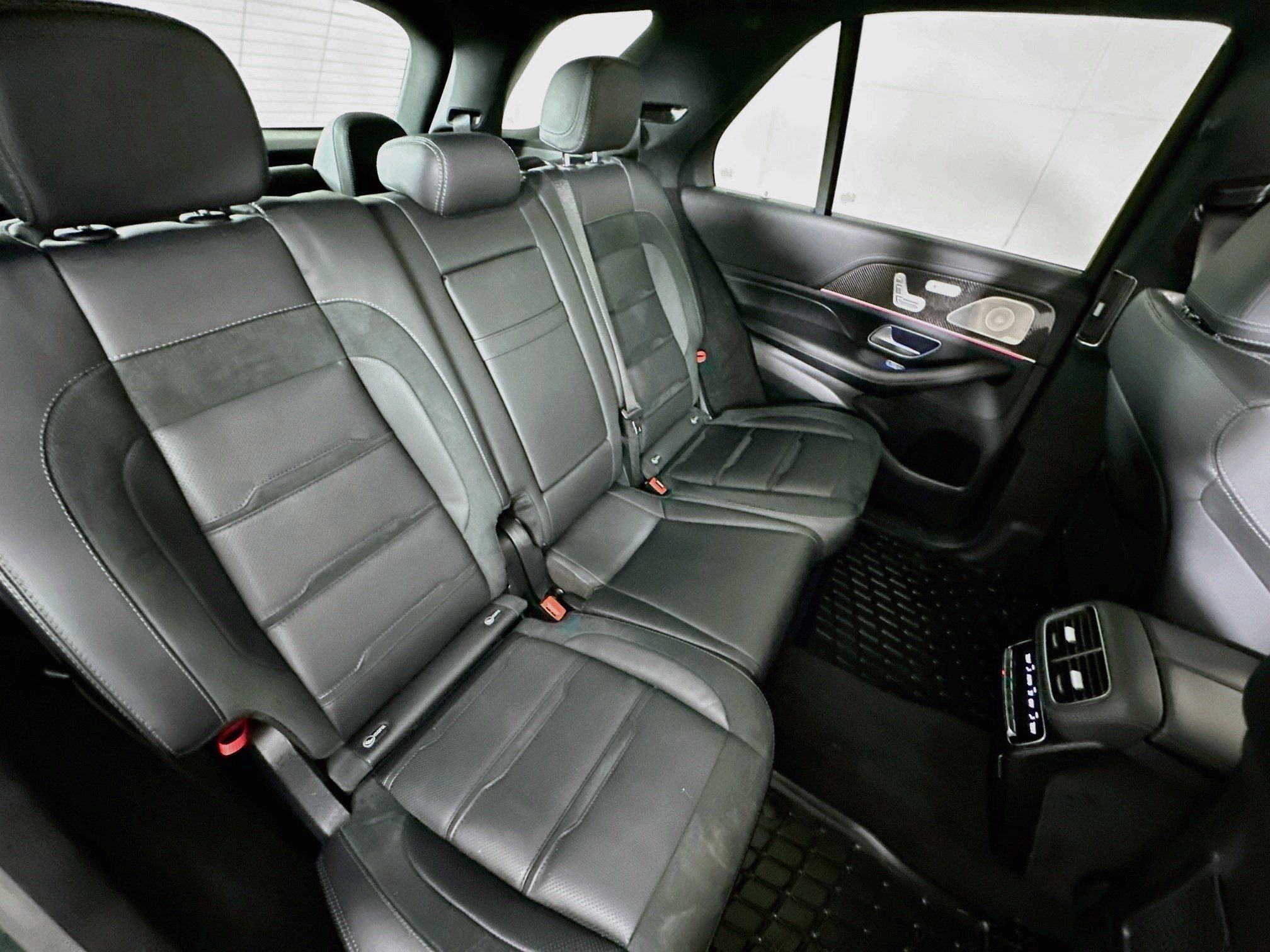 Used 2025 Mercedes-Benz GLE 53 AMG 4MATIC w/ 3rd Row Seat Package image 28