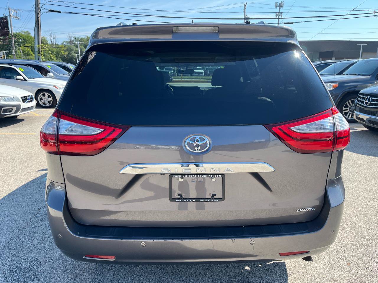 Used 2015 Toyota Sienna Limited FWD image 4