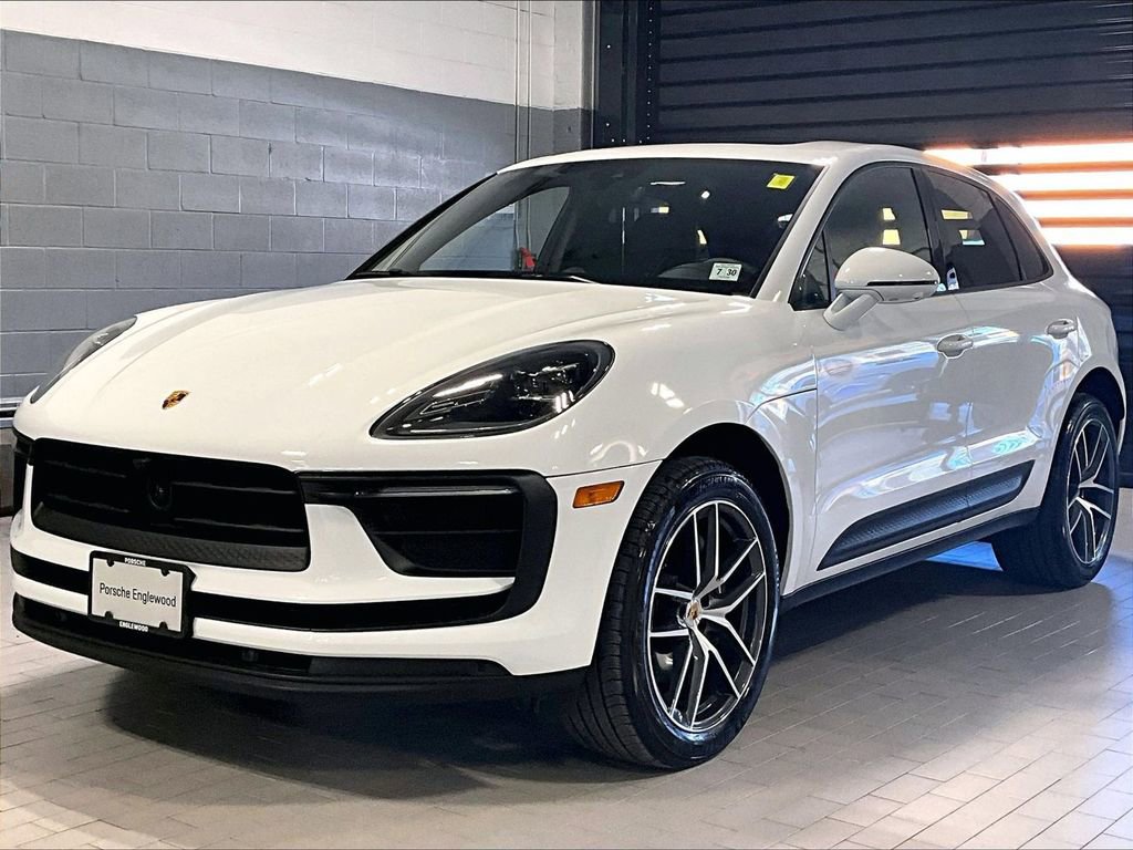 Used 2025 Porsche Macan AWD/4WD image 1