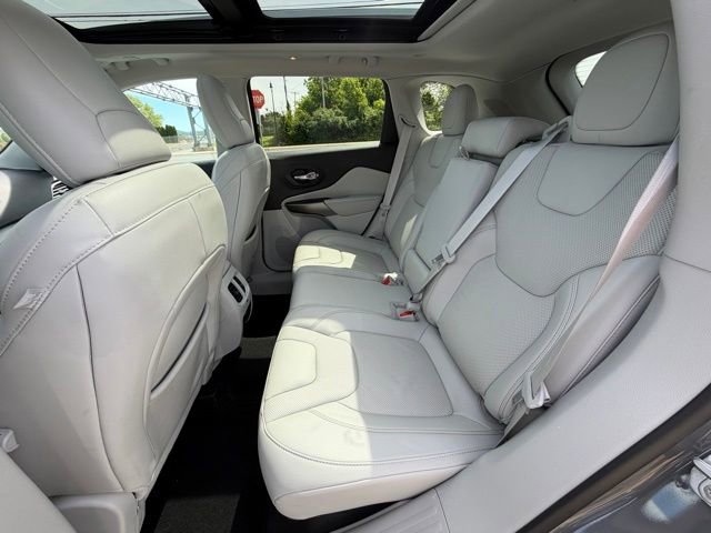 Used 2021 Jeep Cherokee Limited AWD/4WD image 35