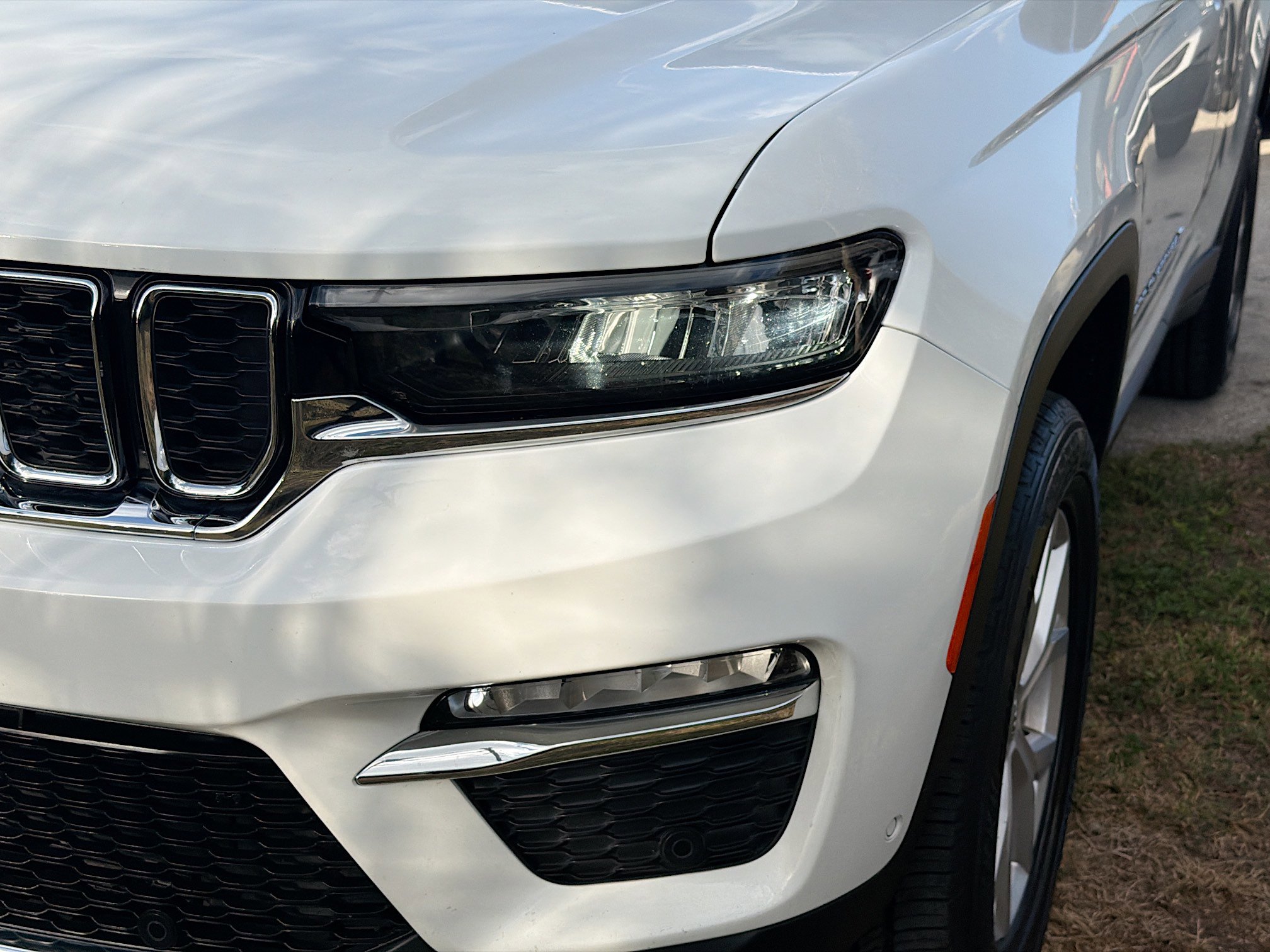 Used 2022 Jeep Grand Cherokee Limited w/ Luxury Tech Group II image 9