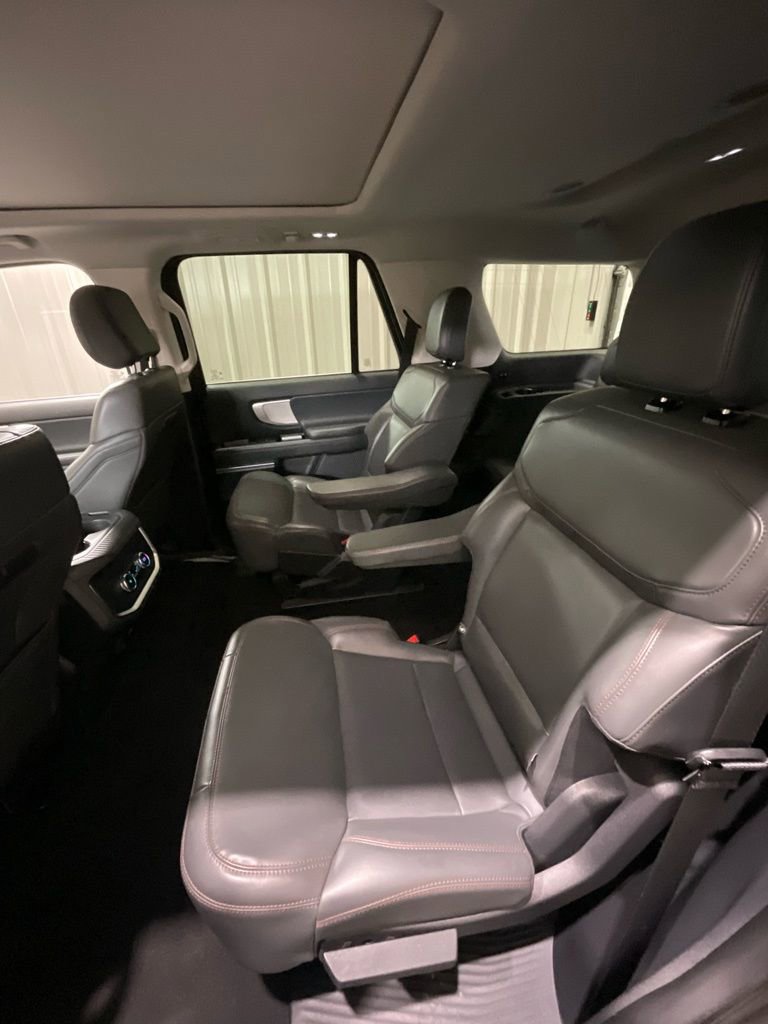 Used 2025 Ford Expedition Active image 11